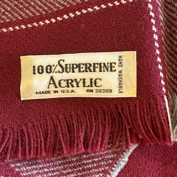 Red and Grey scarf - Picture 4 of 4